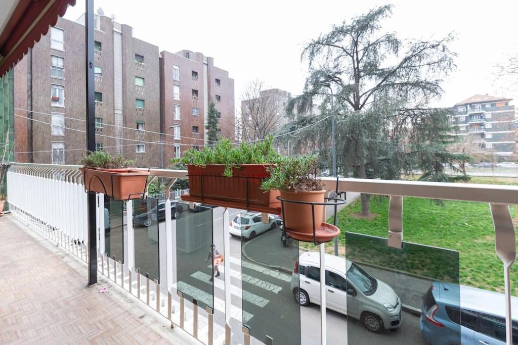 Large Apartment Close To Metro Milan Exterior photo